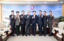 국회 이용호 의원, 양오봉 총장 임기 시작 축하 방문 썸네일 이미지
