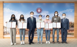 우리대학, 미얀마·아프간 학생에 장학금 지원 썸네일