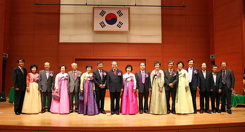 우리 대학, 정년기념식 성대히 거행 썸네일