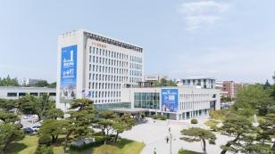 주요뉴스 전북대, 'AI대학' 신설…정부 AI 전략 맞춤 지역거점 구축 썸네일