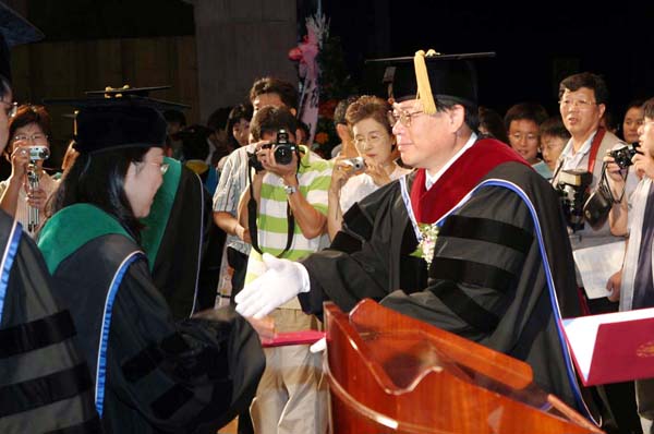 전북대학교 졸업을 축하합니다! 박사76명, 석사469명, 학사771명 썸네일