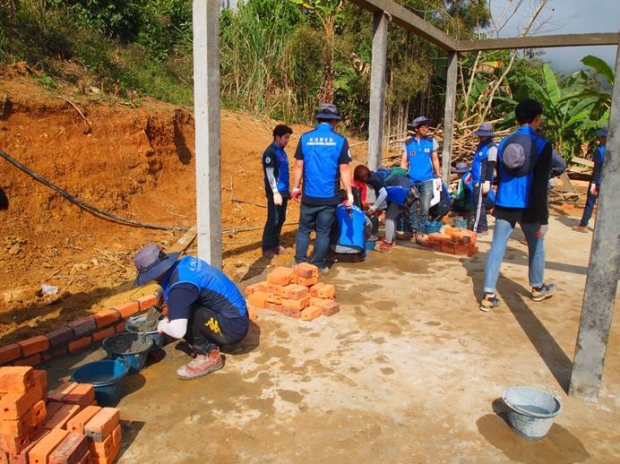 해외봉사팀, 라오스 벽지마을에 학교 선물 썸네일