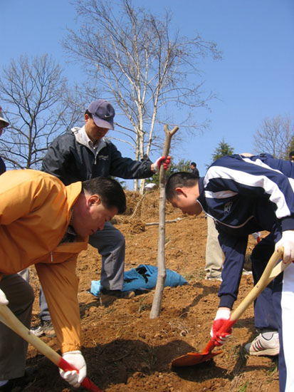 식목일 기념 식목행사 열어 썸네일