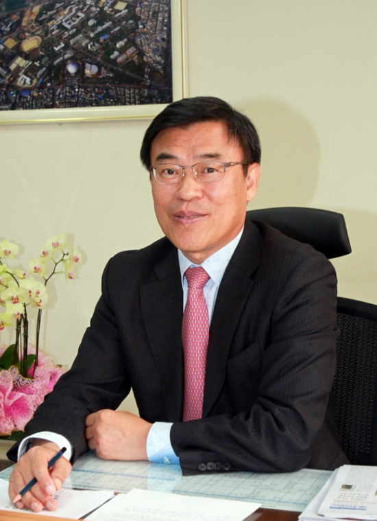 한석수 사무국장, 시집 출간 '화제' 썸네일